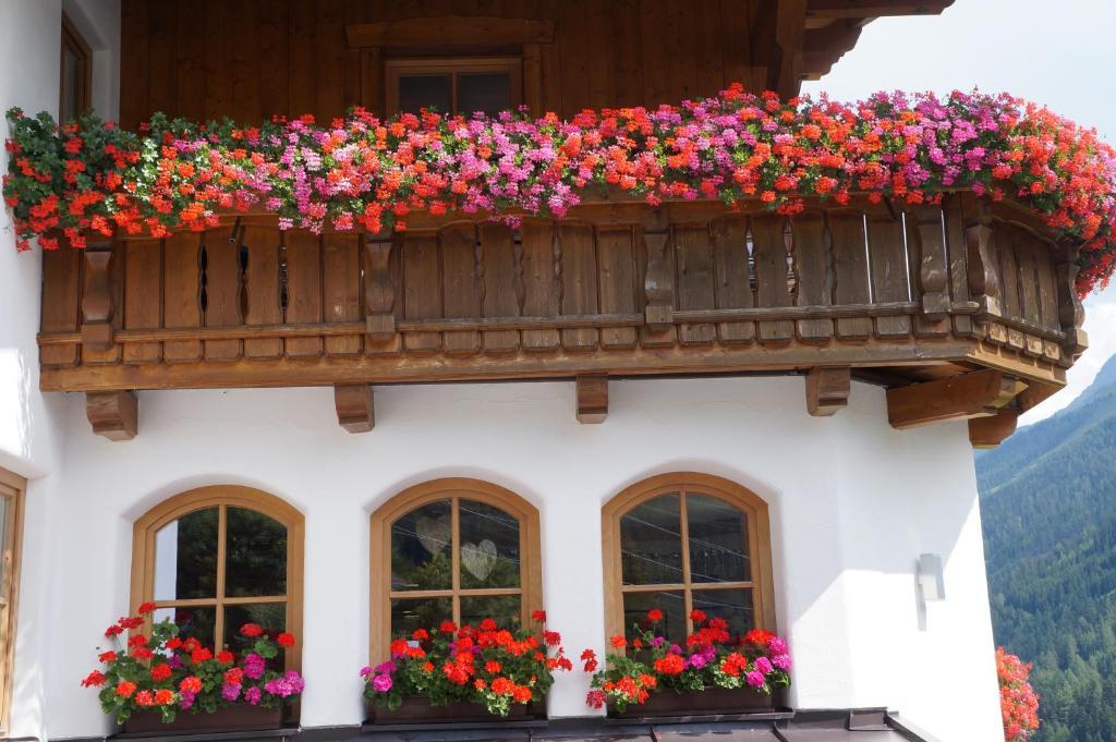Pension Strolz Sankt Anton am Arlberg Exterior photo