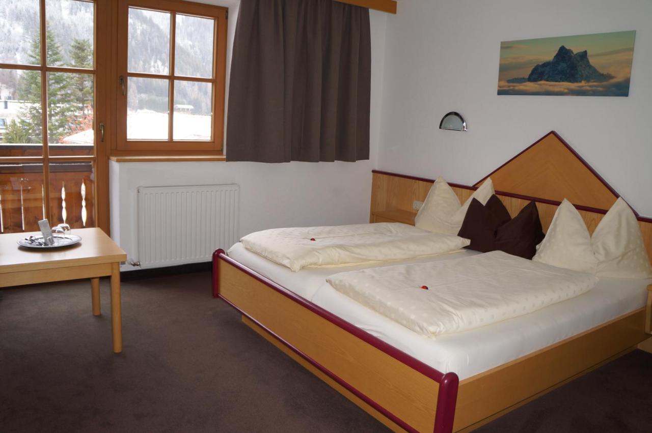 Pension Strolz Sankt Anton am Arlberg Exterior photo